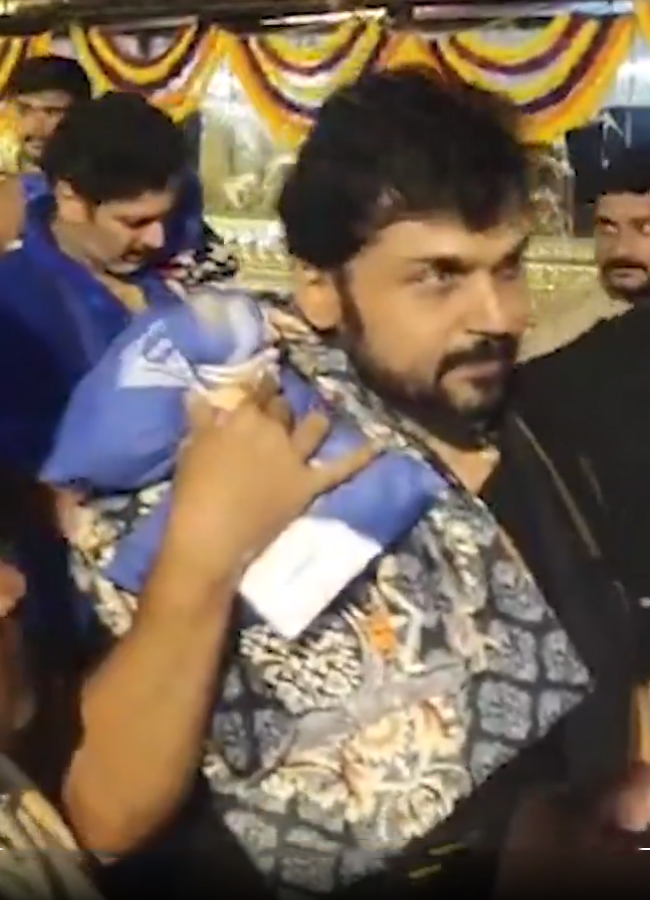 Karthi visits Sabarimala Ayyappa temple6