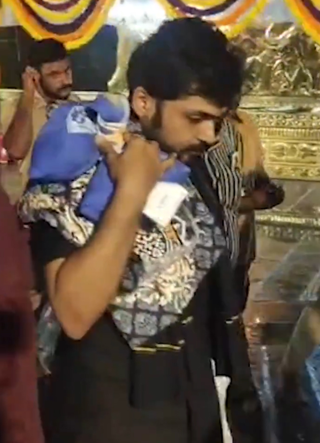 Karthi visits Sabarimala Ayyappa temple10