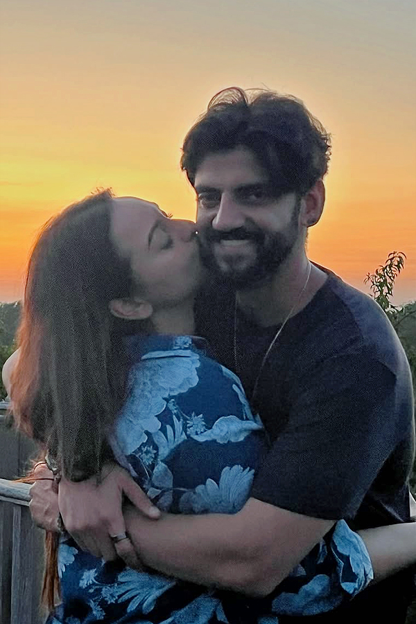 Sonakshi Sinha SLAMS Troll Claiming Her Divorce From Zaheer Iqbal Photos6