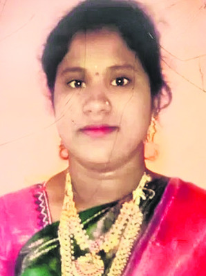 బస్సును అడ్డుకున్న ఏనుగు 3