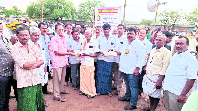 హోరాహోరీగా బండలాగుడు పోటీలు 1