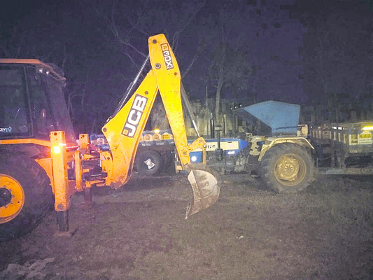 కొబ్బరిబొండాల వ్యాన్‌ బోల్తా1