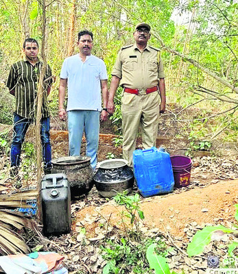 700 లీటర్ల బెల్లపు ఊట ధ్వంసం1