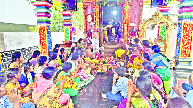 ఎవరి పని వారిదే !
2