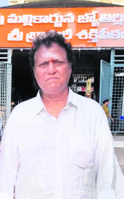 శ్రీశైలంలో సినీ సంగీత దర్శకుడు మణిశర్మ 2