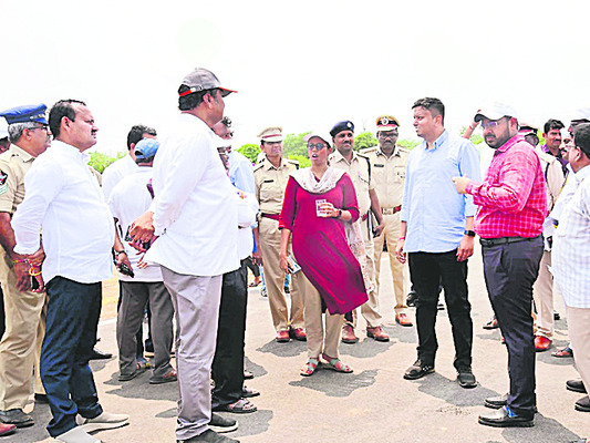 ప్రధాని పర్యటన ఏర్పాట్లపరిశీలన 1