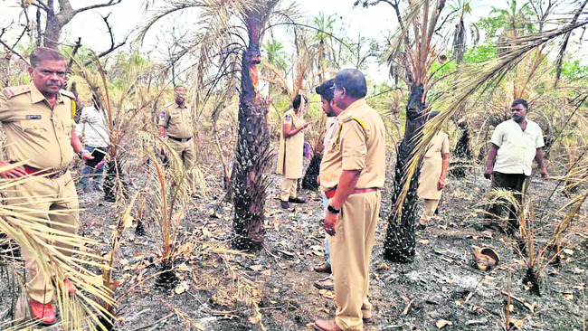 ఆర్టీసీ బస్టాండ్‌లో  షటర్‌ వివాదం     
2