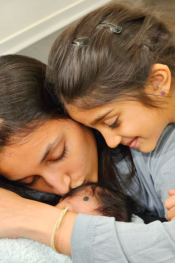 Actress Srinidhi Shetty picks up and plays with her baby Photos Viral16