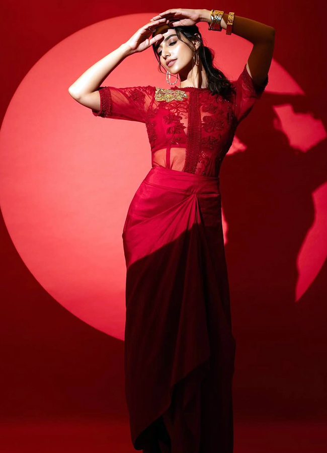 'Sankranthiki Vasthunnam' movie beauty Meenakshi Chowdhury in a red rose dress8