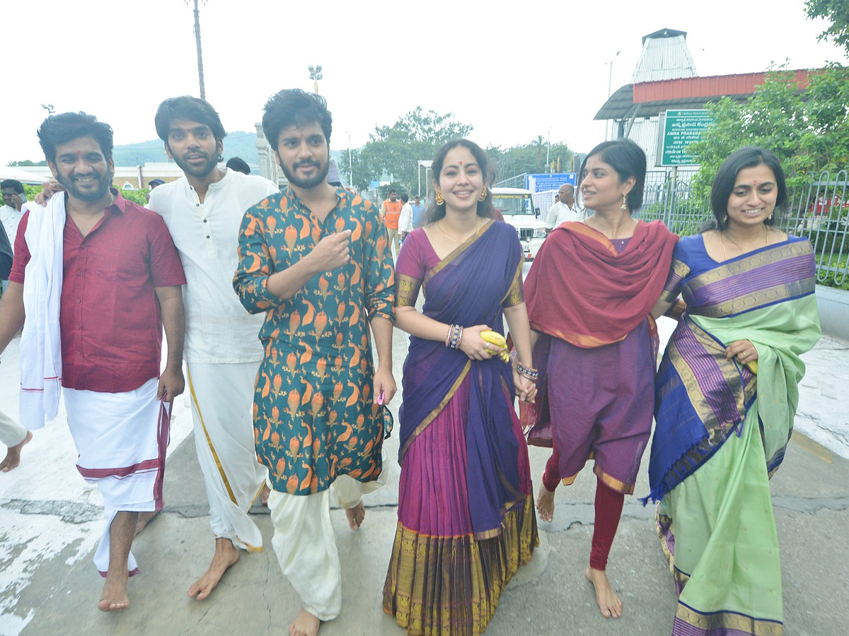 Samantha And Other Celebrities Visits Tirumala Temple Photos 19