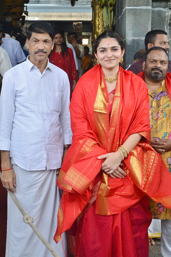 Samantha And Other Celebrities Visits Tirumala Temple Photos 12