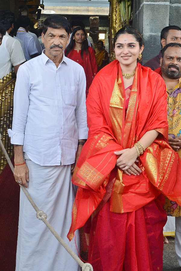 Samantha And Other Celebrities Visits Tirumala Temple Photos 13