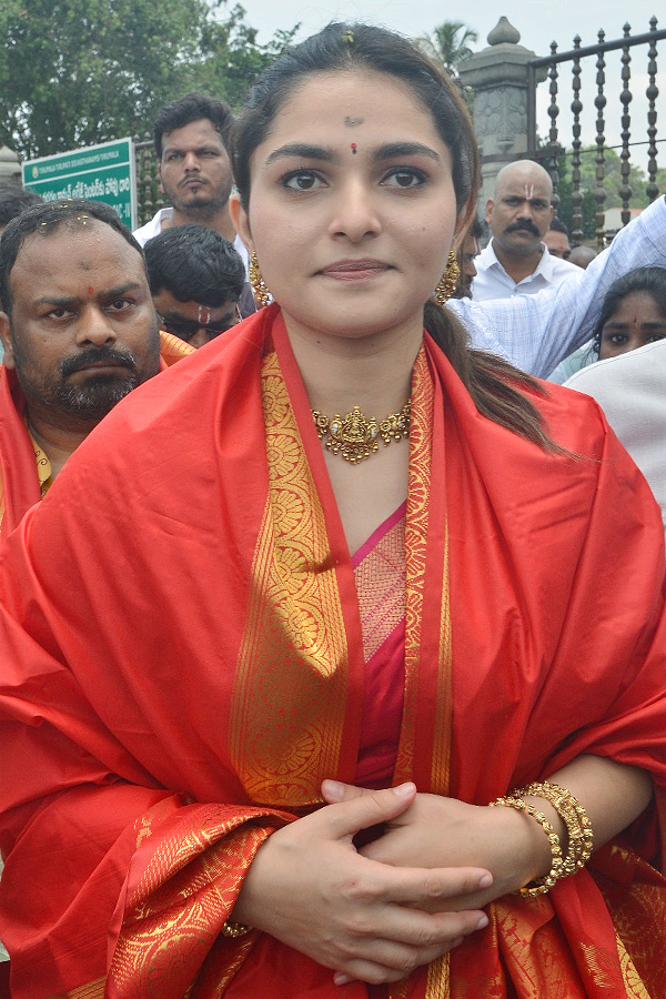Samantha And Other Celebrities Visits Tirumala Temple Photos 14