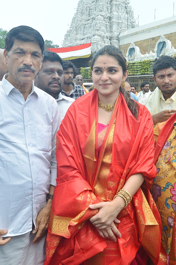 Samantha And Other Celebrities Visits Tirumala Temple Photos 15