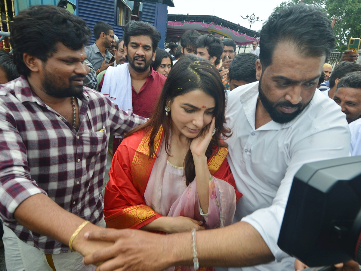 Samantha And Other Celebrities Visits Tirumala Temple Photos 7