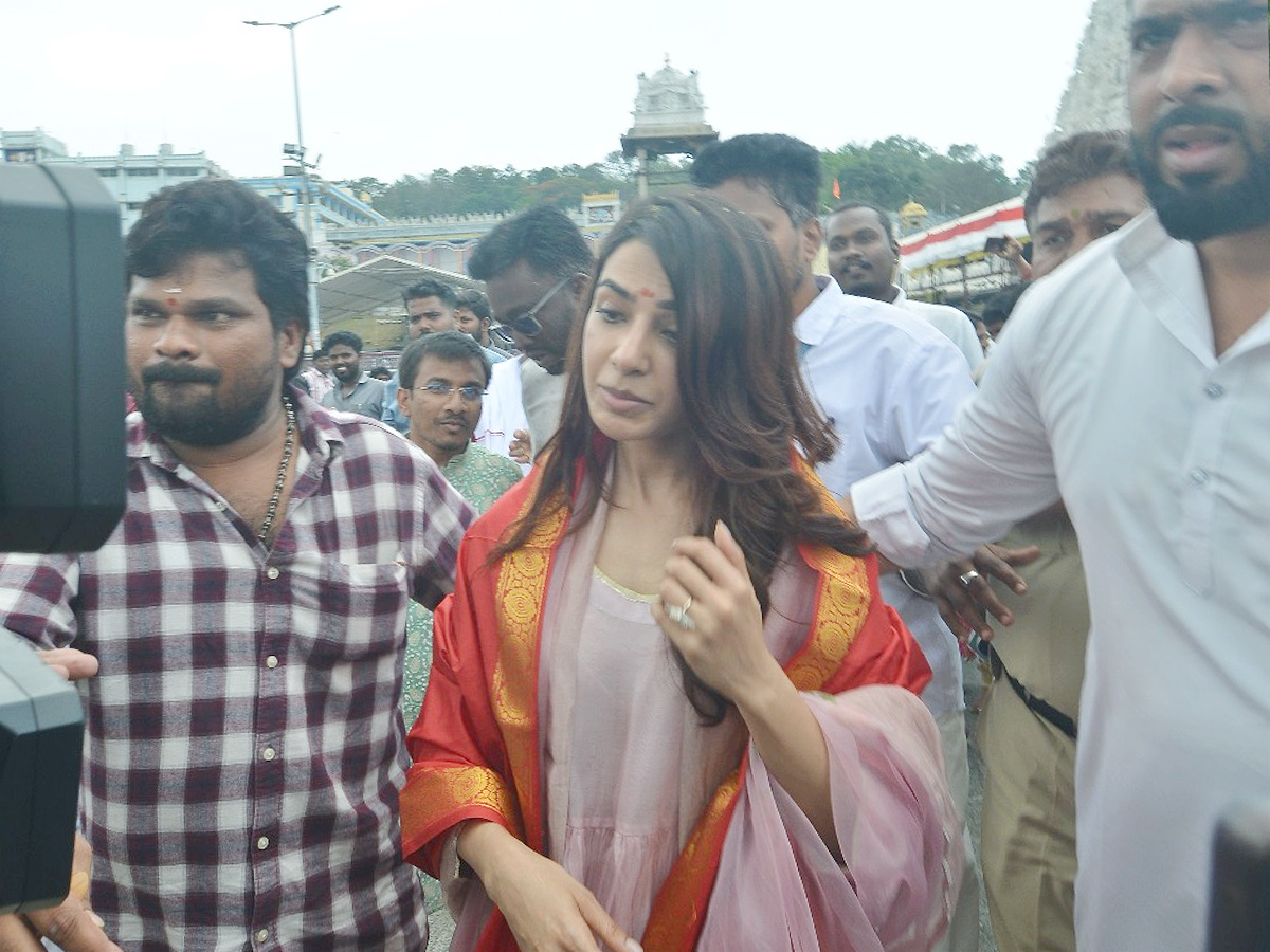 Samantha And Other Celebrities Visits Tirumala Temple Photos 8