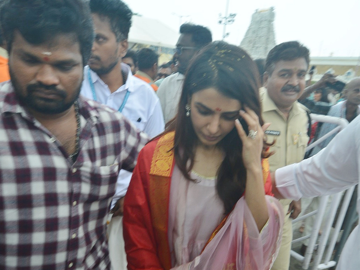 Samantha And Other Celebrities Visits Tirumala Temple Photos 9