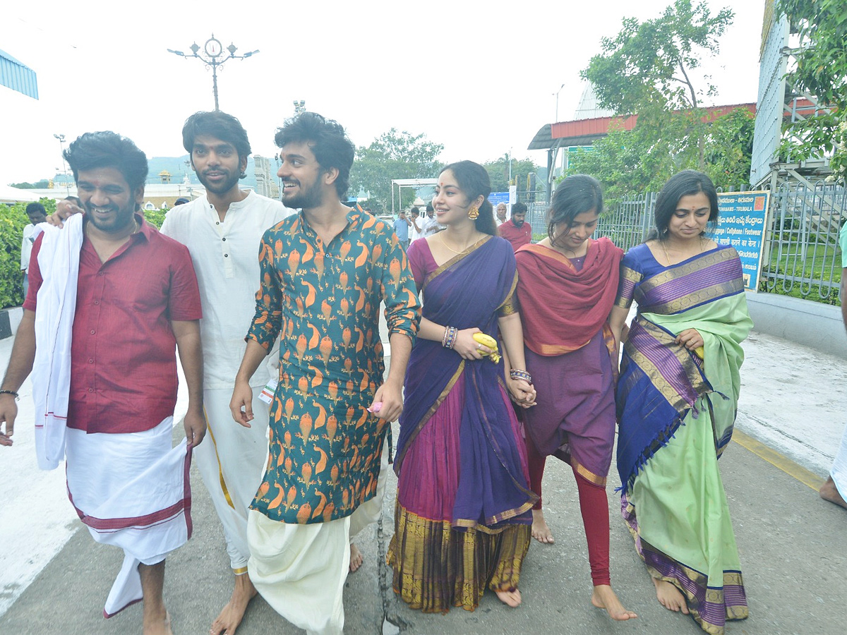 Samantha And Other Celebrities Visits Tirumala Temple Photos 20