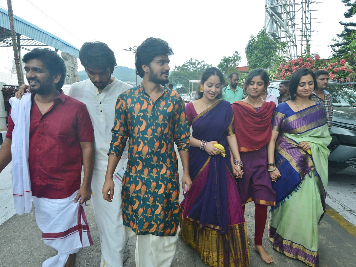 Samantha And Other Celebrities Visits Tirumala Temple Photos 21