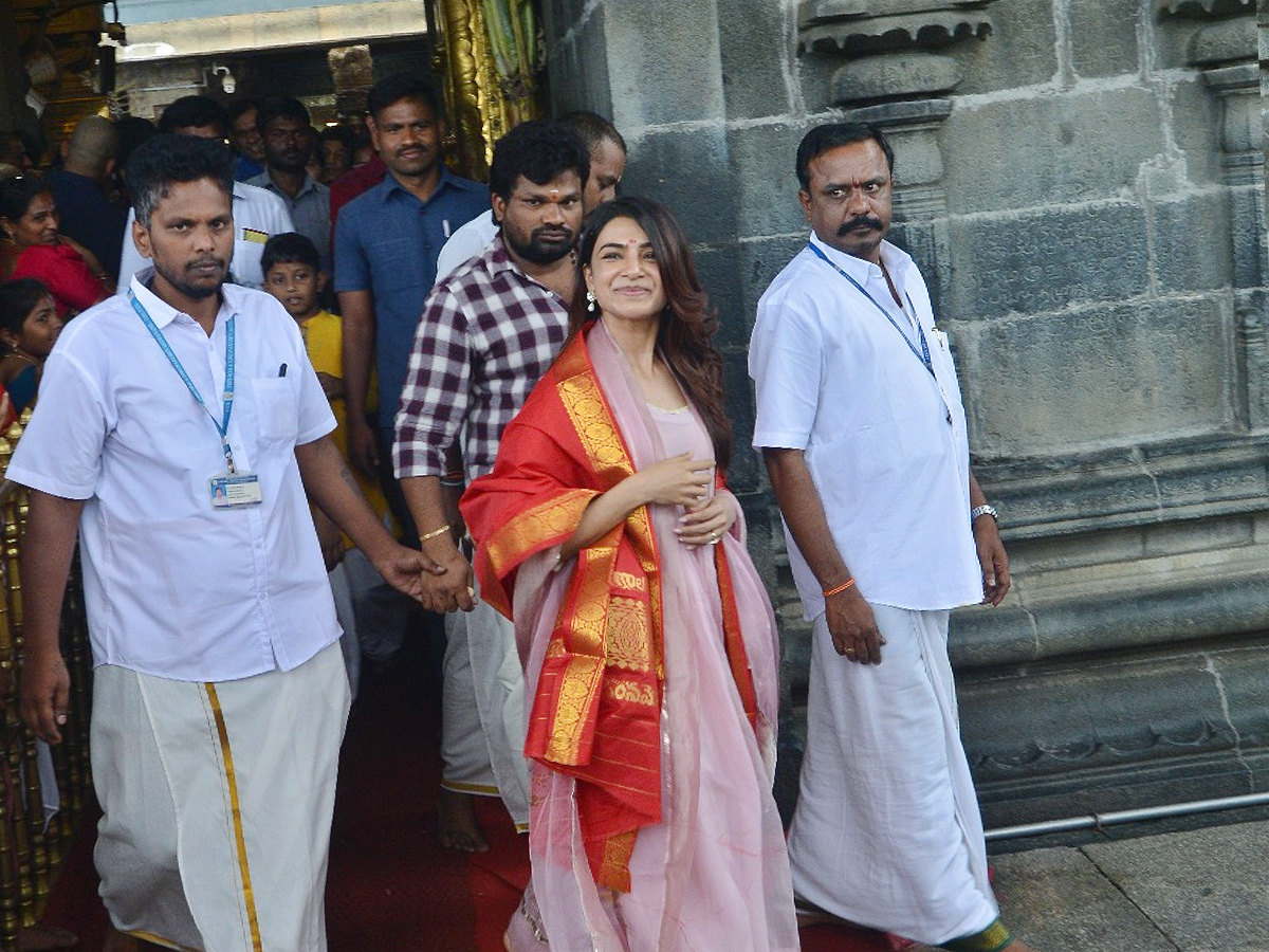 Samantha And Other Celebrities Visits Tirumala Temple Photos 2