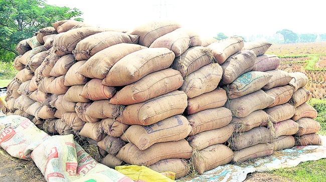 రైతులను వంచించి.. ప్రాధాన్యం తగ్గించి.. 1