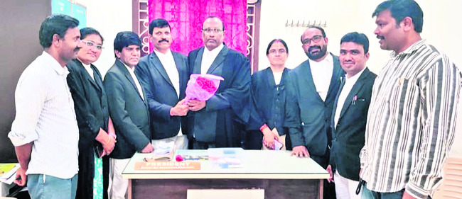 బాధ్యతలు స్వీకరించిన బార్‌ అసోసియేషన్‌1