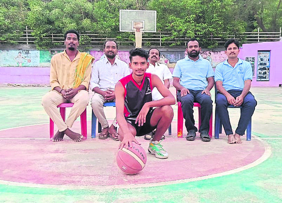 జాతీయ స్థాయి బాస్కెట్‌బాల్‌ పోటీలకు ధర్మవరం వాసి1