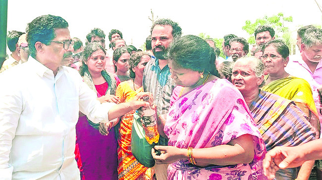 కమిషనర్‌ అత్యుత్సాహం 1