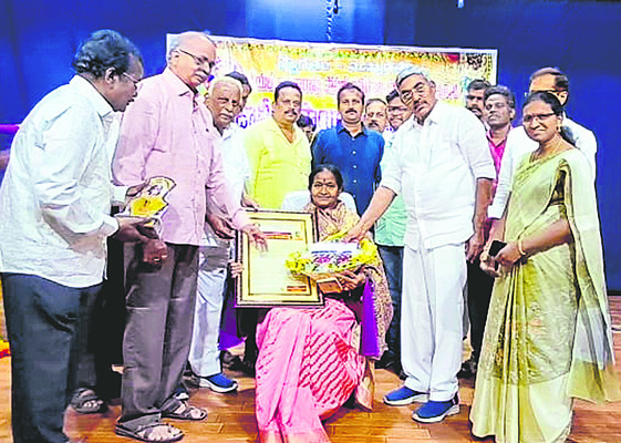 జీవన సత్యాన్ని చాటిన ‘జేబు చెప్పిన ఊసులు’ 1