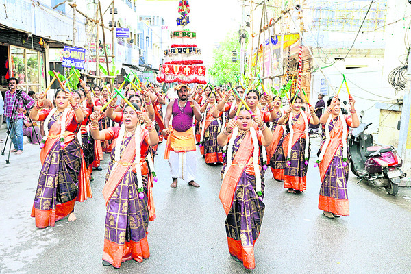 హనుమపై కోదండరాముని విహారం1