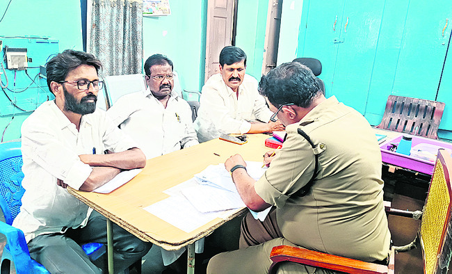 కూటమి సర్కార్‌ కక్ష సాధింపు 
1