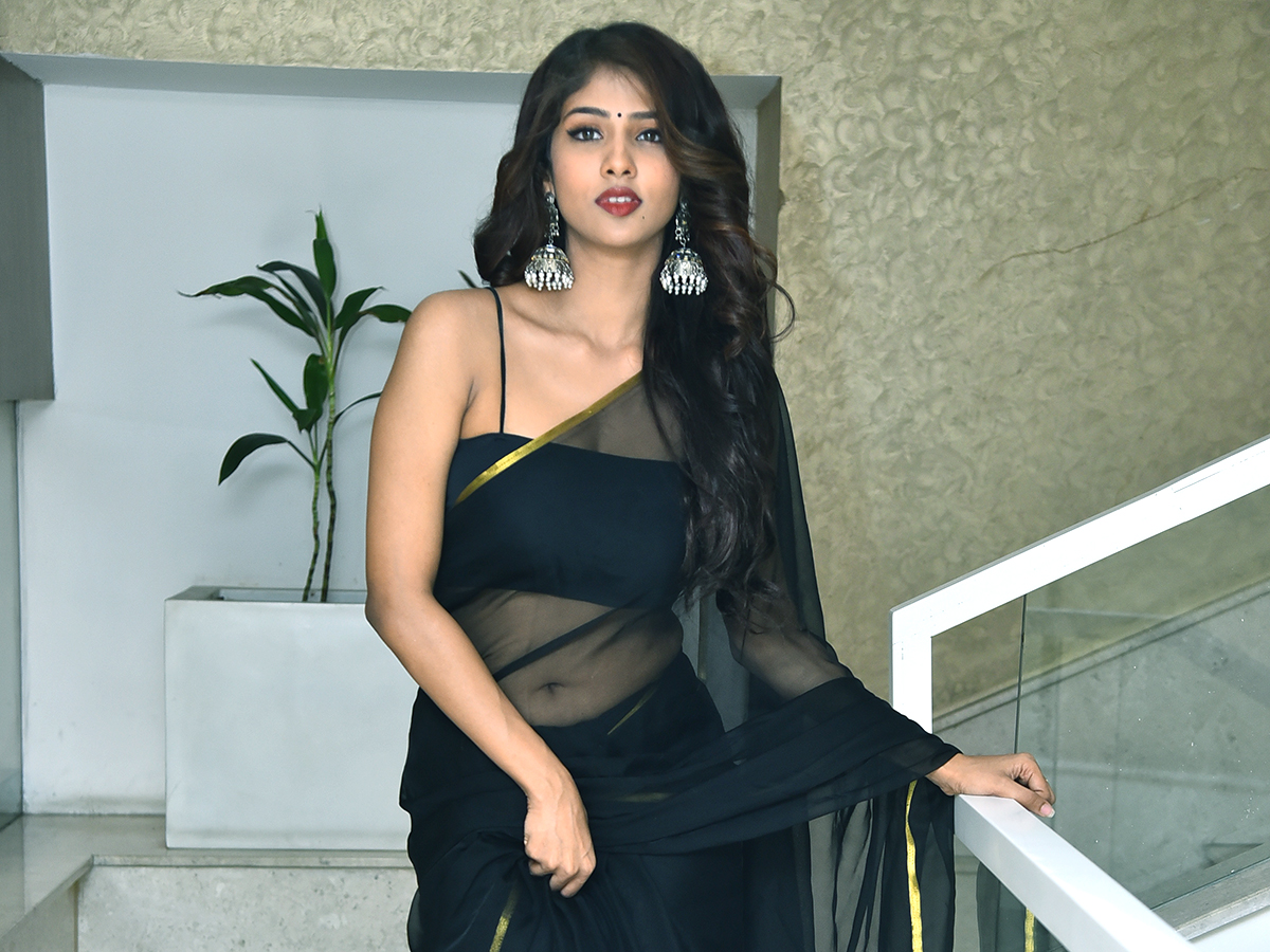 Aaradhya Devi At Saaree Movie Pre Release Event Pics1