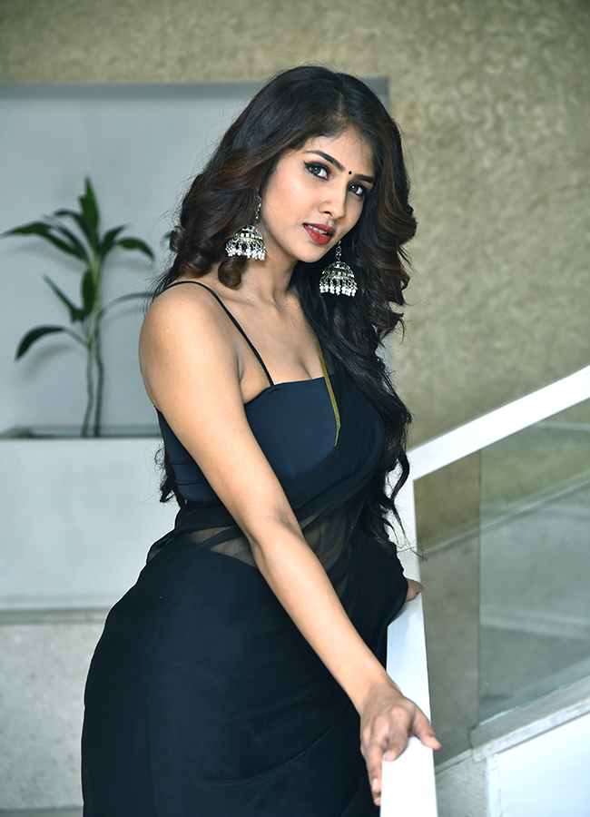 Aaradhya Devi At Saaree Movie Pre Release Event Pics16