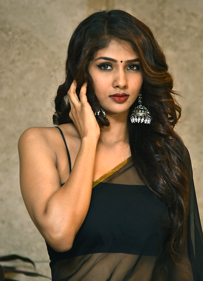 Aaradhya Devi At Saaree Movie Pre Release Event Pics18