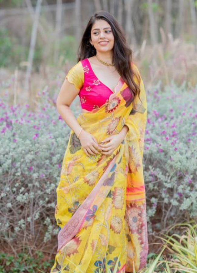 Bandhavi Sridhar Glam in colorfull saree photos 11