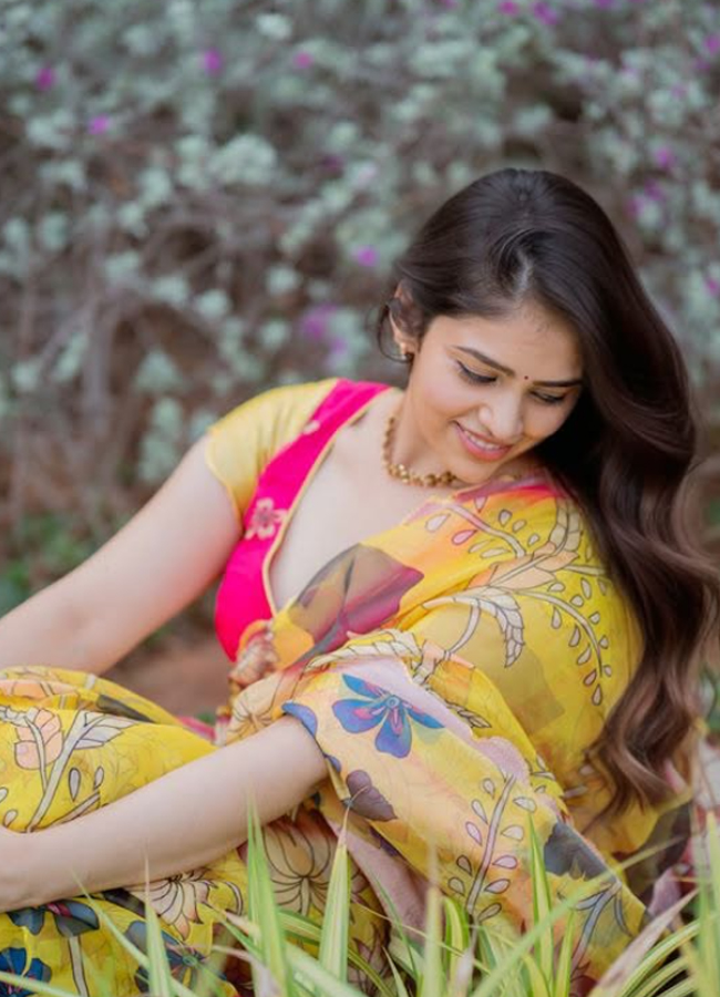 Bandhavi Sridhar Glam in colorfull saree photos 7