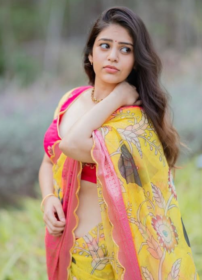 Bandhavi Sridhar Glam in colorfull saree photos 8
