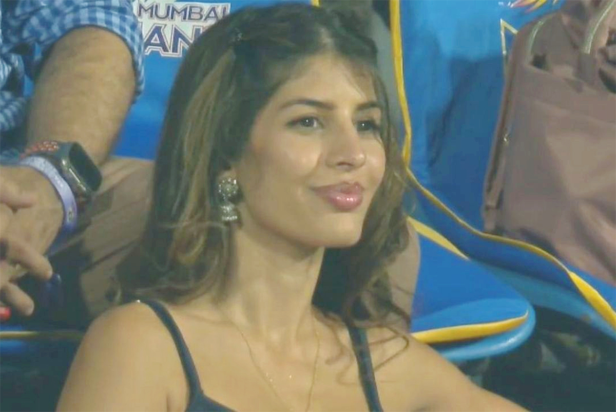 Hardik Pandya New Girlfriend rumoured gf Jasmin Walia MI team15
