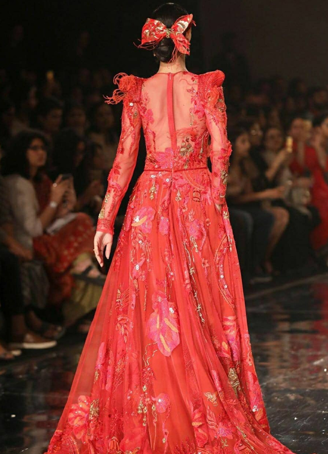 Meet this sensational Model Who Was Behind Janhvi At LFW Photos10