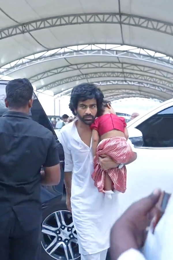 Sharwanand worships at Kanakadurgamma Temple in Vijayawada with family6