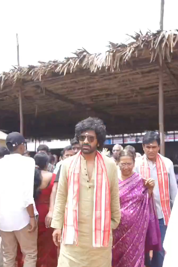 Sharwanand worships at Kanakadurgamma Temple in Vijayawada with family13