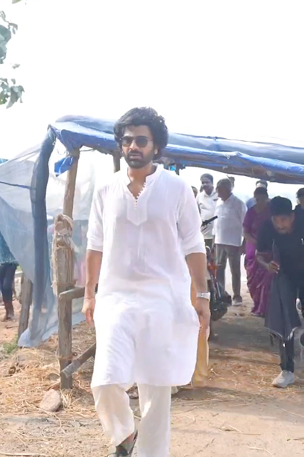 Sharwanand worships at Kanakadurgamma Temple in Vijayawada with family15
