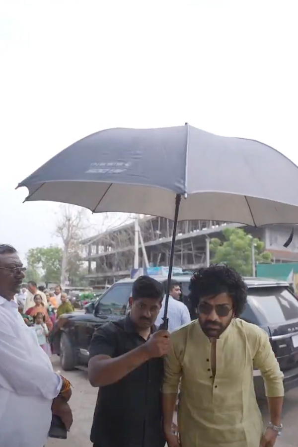 Sharwanand worships at Kanakadurgamma Temple in Vijayawada with family11