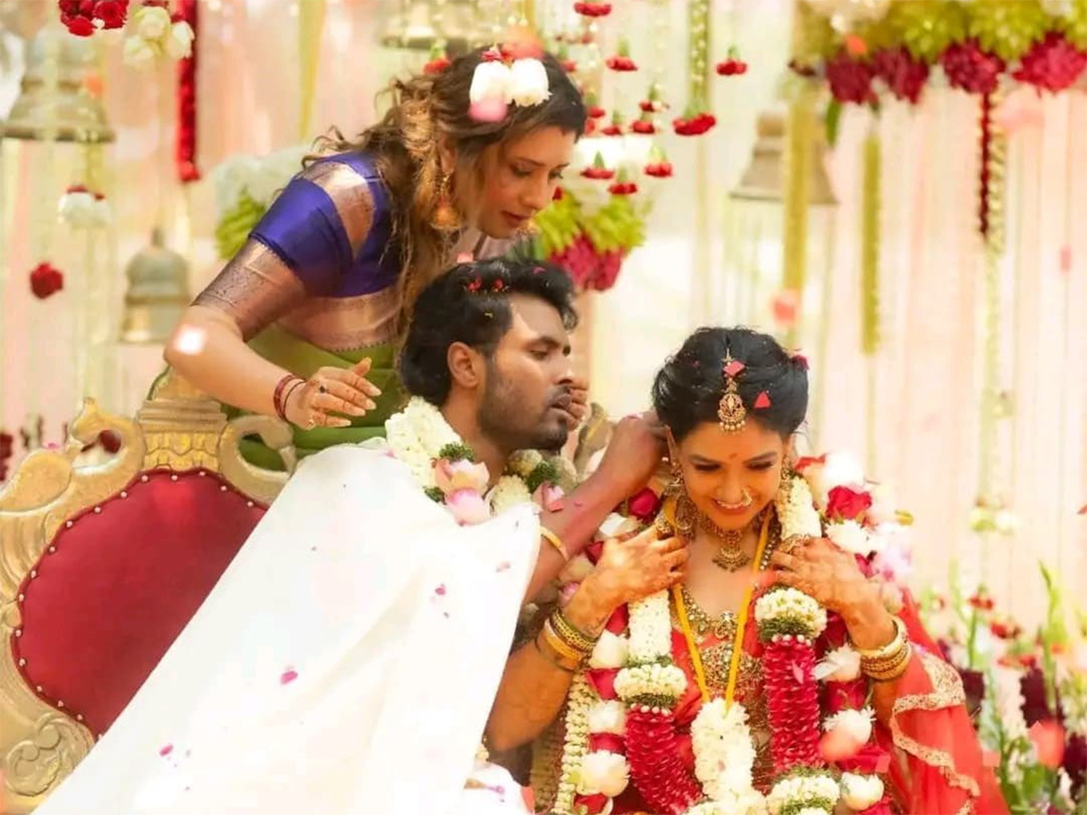 Bigg Boss Tamil 5 couple Pavani Reddy and Amir ADS Wedding photos goes viral20