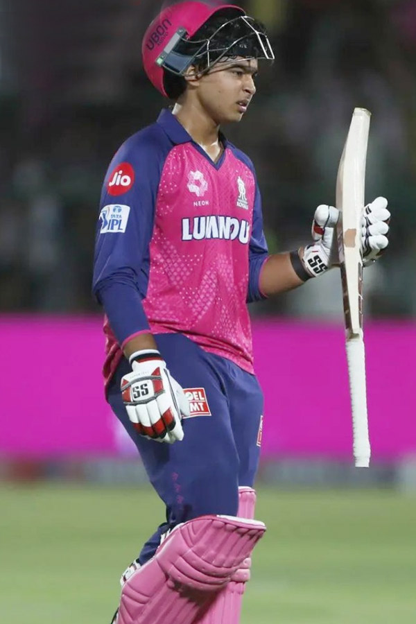 14-year old Vaibhav Suryavanshi smashes His first IPL Delivery for SIX Photos12
