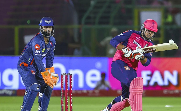 14-year old Vaibhav Suryavanshi smashes His first IPL Delivery for SIX Photos2
