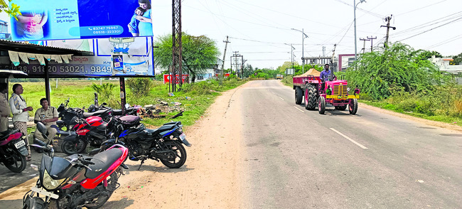 పగలు దాచేస్తారు.. రాత్రి దాటించేస్తారు! 1