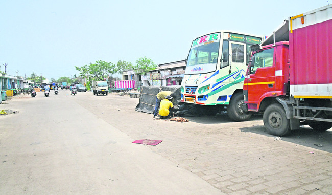 వెలవెలబోతున్న హార్బర్ 1