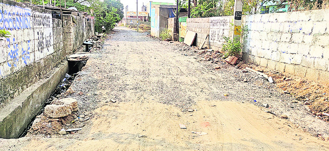 తవ్వారు.. వదిలేశారు1