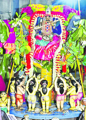 పొన్న వాహనంపై చెన్నకేశవుడు1